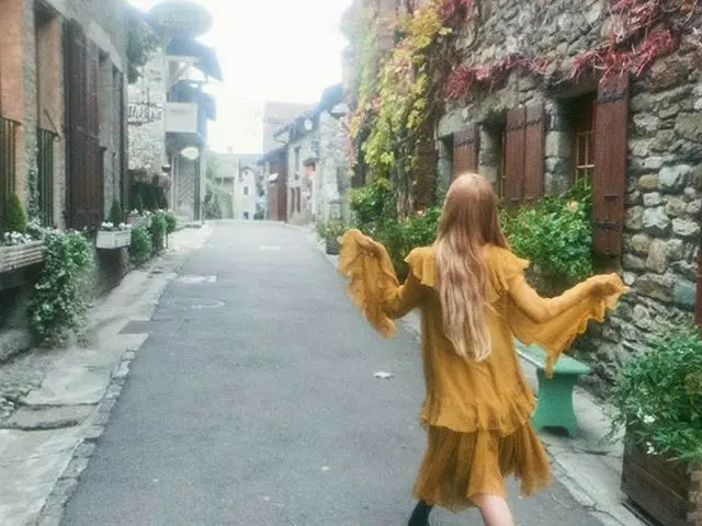 Jessica, Updated SNS. ”Come with me?”