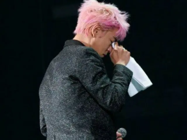 TOP (BIGBANG), tears during a concert in Japan. Please refrain from enlistingand ”Farewell for a whi