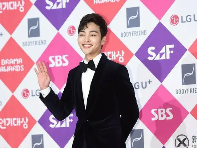 Actor Kim MinJae, participating in the red carpet. ”2016 SAF SBS PerformanceAward”, Seoul Samui SBS