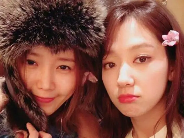 Actress Chae Jung An, updated SNS. A two-shot photo with Park Sin Hye released.In NY.