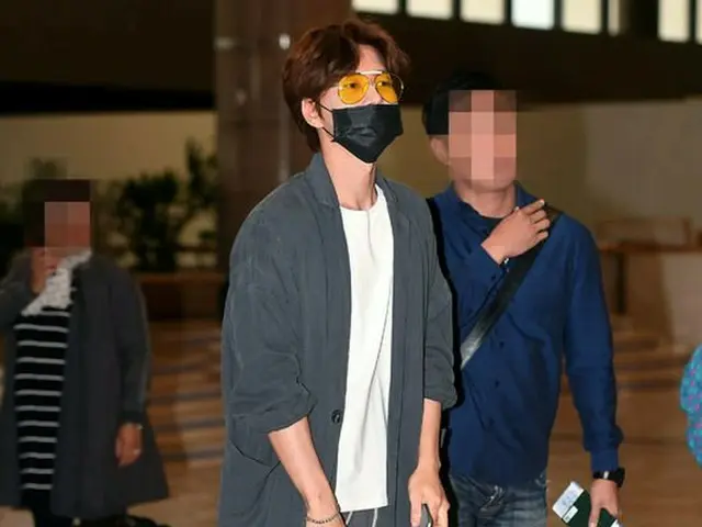 Korean actor Park Hae Jin, airport fashion.