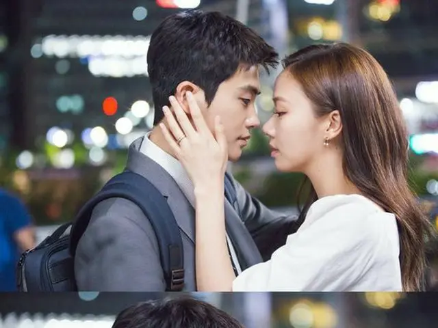 ZE: A Park Hyung-shik actress Ko SungHee, TV Series' suit 'Kiss' still.