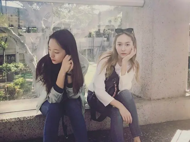 Jessica from SNSD, recently released. Real sister f(x) Crystal and jeans ·fashion.