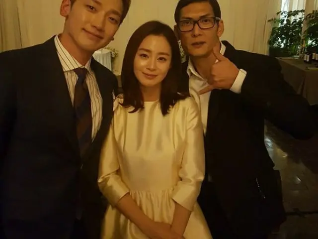 God Pak Tun Young, Rain (Bi), Kim Tae Hee photos with couple released.