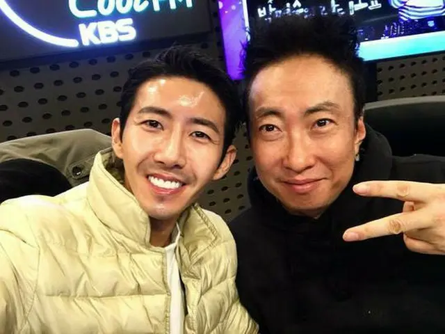 Kwanghee (ZE: A), photo with comedian enthusiast Park Myeong-soo.