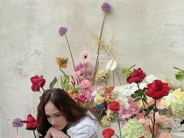 【G Official】 SNSD (Girls' Generation) former member Jessica, SNS update.”Every flower blooms in its