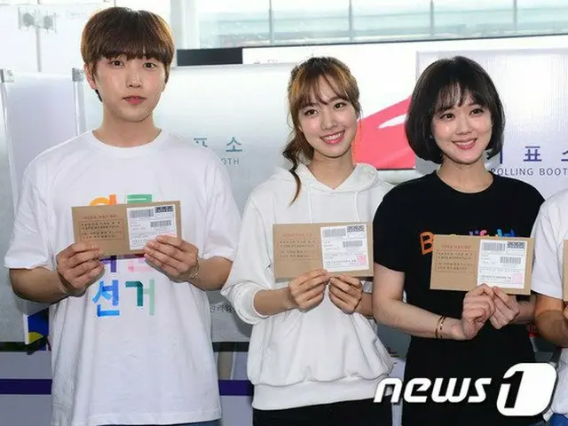 B1A4 Sandeul, actress Jin Se Yeon, Jang Nara, Jung Eri, actor Yoon · Jusan,singer Kim Younyeu and th