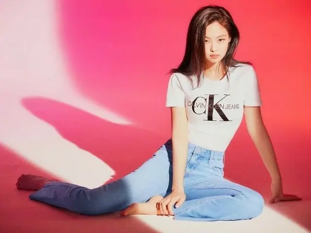 BLACKPINK Jenny, áo phông trắng và denim. Đó là một chủ đề ở Hàn Quốc nói rằng "