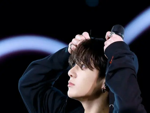 #BTS Jung Kook nói về nguyên nhân của sẹo trên khuôn mặt.  ● Khi tôi còn trẻ, vế