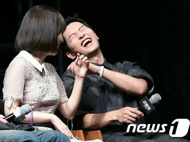 Actor Song Joong Ki, a big laugh at the movie ”Battleship Island” showcase. @Seoul · Young Gymnasium