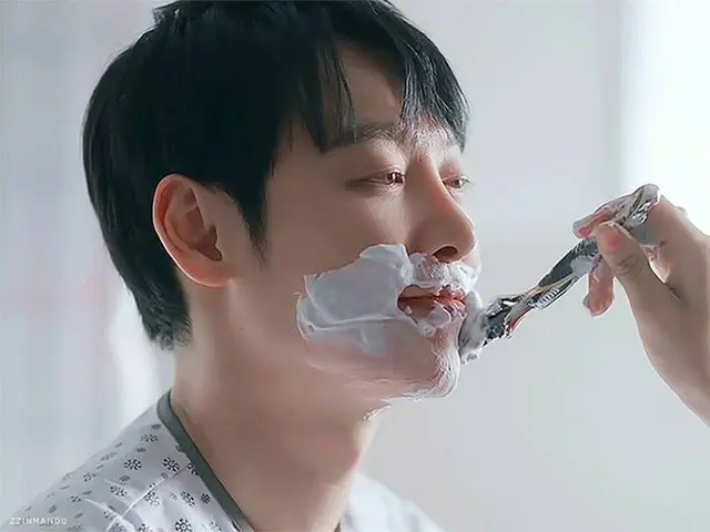 Nam diễn viên Kim Dong Wook đã nói về "khoảnh khắc cạo râu" ở Hàn Quốc.  ● Bộ ph