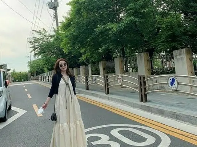 Ca sĩ Xu Renying đã thất vọng khi đăng một bức ảnh lên SNS và xin lỗi vì nó. ..