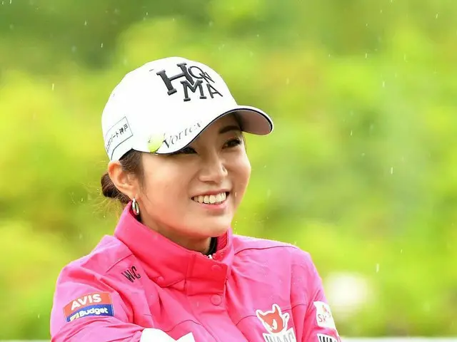 Lee Bomi the professional golfer and wife of actor Lee Wan , KLPGA Championship2S. Tee shot at 10H.