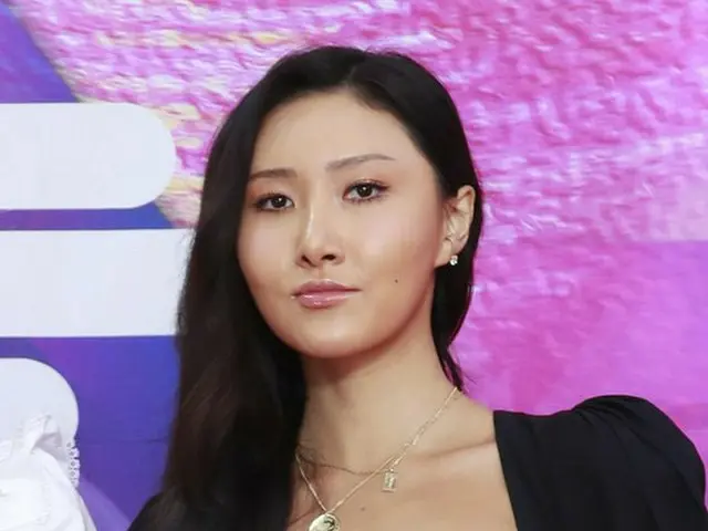 "MAMAMOO" Đau lưng của Fasa, vì vậy cô đã phải hoãn buổi biểu diễn "KCON: TACT 2