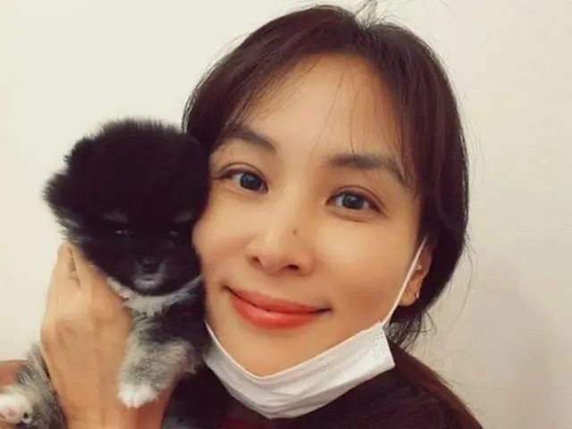 Actor Jang Dong Gun's wife and actress Ko So Young posted a photo with her dogon SNS. ● A dispute br