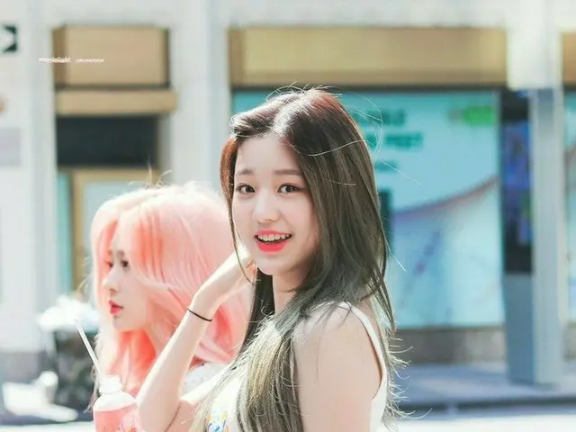 #IZONE Won Young, "Chân dài tiện thể" đang là chủ đề hot ở Hàn Quốc.  ● Bạn cũng