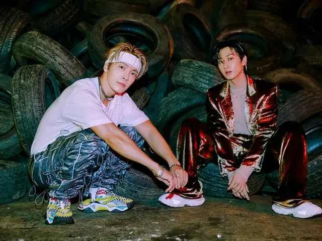SUPER JUNIOR -D & E, mini album thứ tư "BAD BLOOD" đã đứng đầu trên bảng xếp hạn
