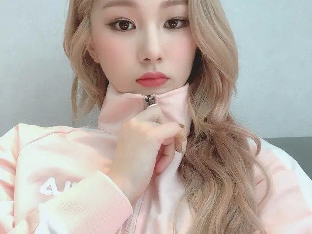 [T Formula] EVERGLOW, [#mia] Hôm nay lần đầu tiên chúng tôi tham gia sự kiện ký 