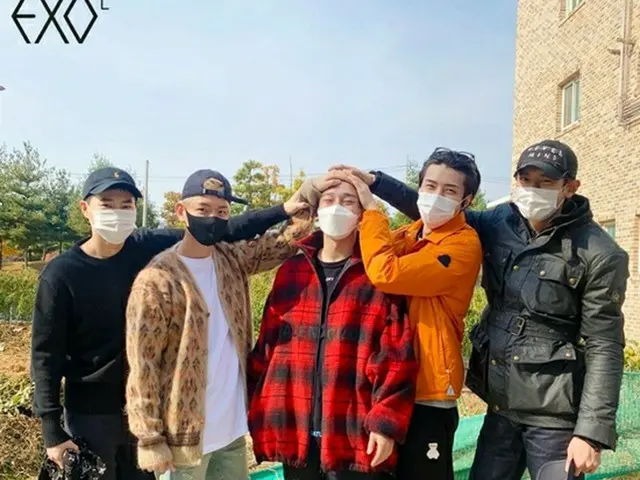 "EXO" SUHO, BAEK HYUN, SEHUN, CHANYEOL và CHEN đã nhập ngũ vào ngày 26 sẽ bị lãn