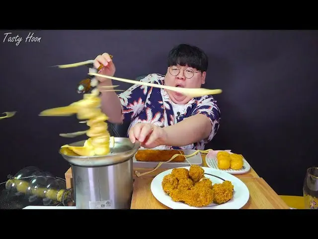 Một nhân vật phản diện sành ăn, giỏi bắn pho mát ASMR. ..  