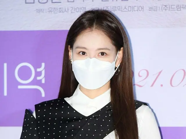 Dongjun (ZE: A) và Jae Kyung (RAINBOW) đã tham gia buổi giới thiệu phim "Simple 