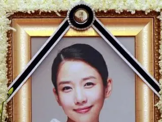 Nữ diễn viên quá cố Jung Da Bin (Jung Da Bin_), người từng xuất hiện trong bộ ph