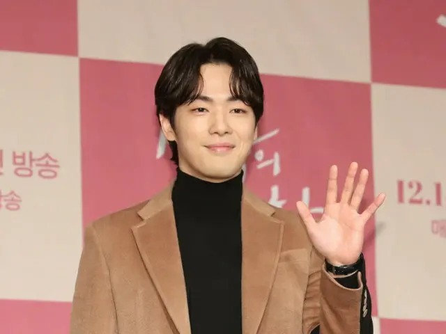 Actor Kim Jong Hyun involved in a dispute over Exclusive Contract. ● Background:The current manageme