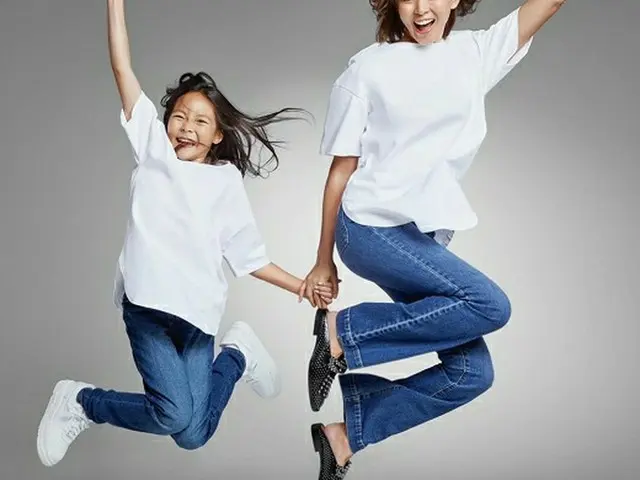 Model SHIHO released a photo with her daughter Choo Sarang on Mother's Day. ....