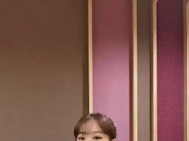 Kim Chae Won từ IZONE đã xuất hiện trong TikTok của Rocket Punch. Cùng nhau thử 