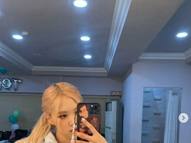"BLACKPINK" Rose đã nói về một khuôn mặt nhỏ hơn một chiếc điện thoại thông minh