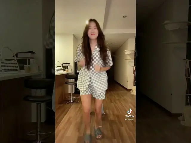 [Chính thức] SISTAR_Born from ヒ オ リ ン, chọn một trong hai thử thách nhảy (mùa hè