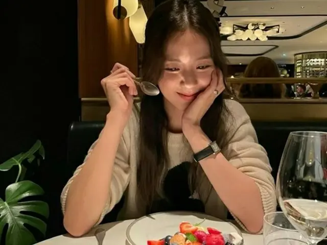 BLACKPINK Jennie & Jiss, tận hưởng Paris là một chủ đề nóng. Cả hai tham gia Tuầ