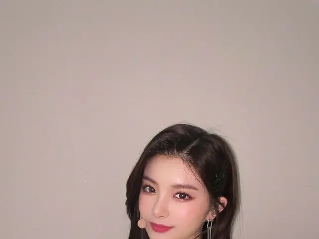 [T Official] EVERGLOW, [#YIREN] 🤭 ..