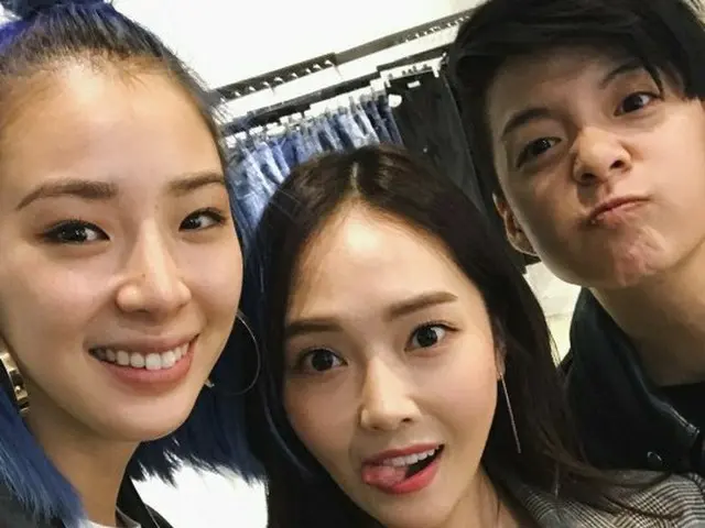 SNSD's former member Jessica's reunion with junior from the SM era f(x)'s Amber,for first time in a