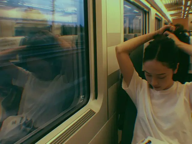 Jessica, updated SNS. ”Just a train ride away”