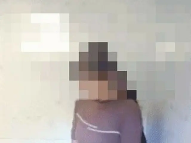 Tại nhà máy ở Yangying, Trung Quốc, một video quay cảnh không đeo khẩu trang, kh