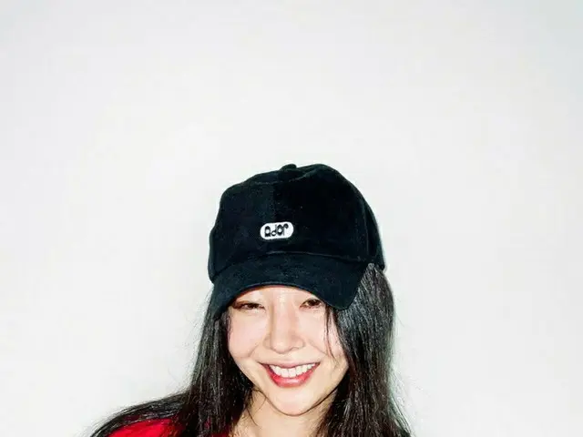 HYBE đã tạo một nhãn mới "ADOR (Tất cả các cửa một phòng)". Năm 2022, đội nữ sẽ 