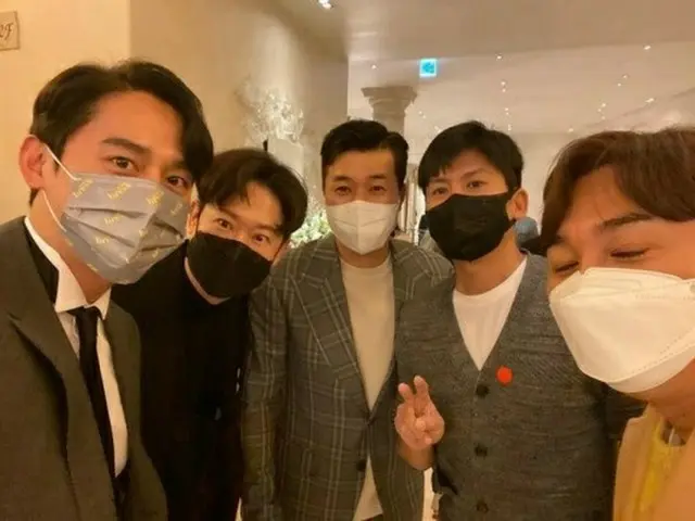"SECHSKIES" Đám cưới của Jang Soo Won, Kim Sang Hyuk, Kim Hee Cheol, Oh Jung Hyu