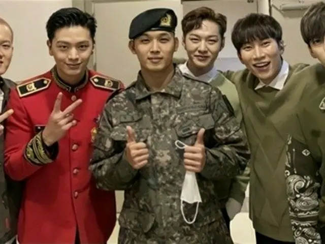 Lu Seung Jae & Um Hyun Sik sẽ xuất ngũ khỏi "BTOB" và sẽ biểu diễn "BTOB's Kiss 