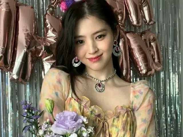 Han Seo Hee (actress), Hot Topic is a luxury accessory I wore at my birthdayparty. A product called