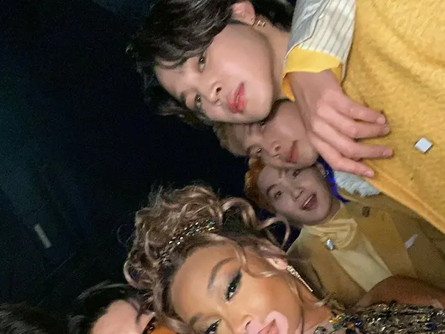 Winnie Harlow đã tham dự "AMAs" và đăng ảnh cùng BTS. ..