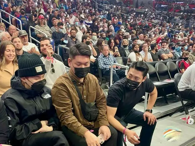 Chuck, linh vật chính thức của NBA Los Angeles Clippers, đã đăng lời chào trên S