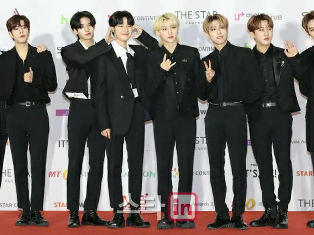 Stray Kids bắt tay vào thảm đỏ của "Giải thưởng nghệ sĩ châu Á 2021". ..