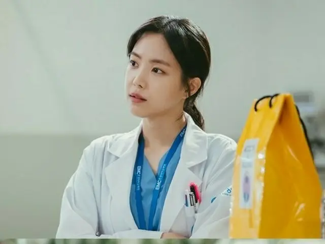 tvN TV Series ”Ghost Doctor”, Son Naeun (Apink)'s stills cut is unveiled for thefirst time. Resident