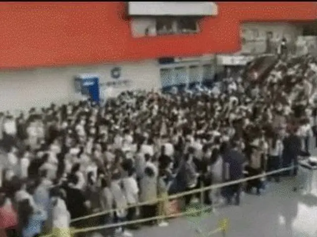 Khoảng 50.000 khán giả đã bị mắc kẹt tại một hội chợ ở Trung Quốc vì một người b