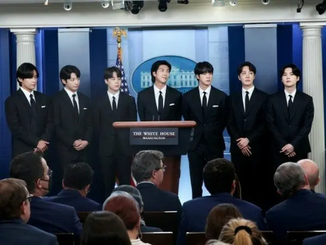 Người dẫn chương trình Fox News, Tucker Carlson nhận xét rằng chuyến thăm của BT