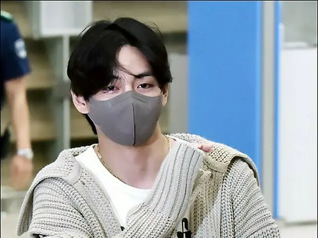 V (BTS) đã nhận được một giải thưởng đặc biệt vì trách nhiệm giải trình của ngườ