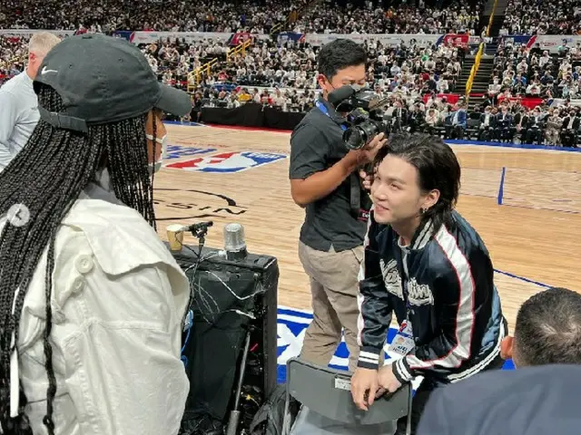 Naomi Osaka đã đăng một cảnh đối thoại với SUGA (BTS) trên SNS và nói về nó. Sai