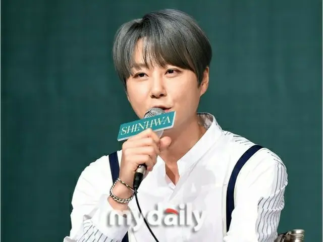 SHINHWA xin lỗi vì "giải thích sai" thông qua luật sư bào chữa. Vào ngày 11, anh