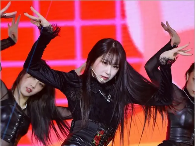 Ca sĩ LEE CHAE YEON đã tổ chức buổi giới thiệu mini album đầu tiên "HUSH RUSH". 